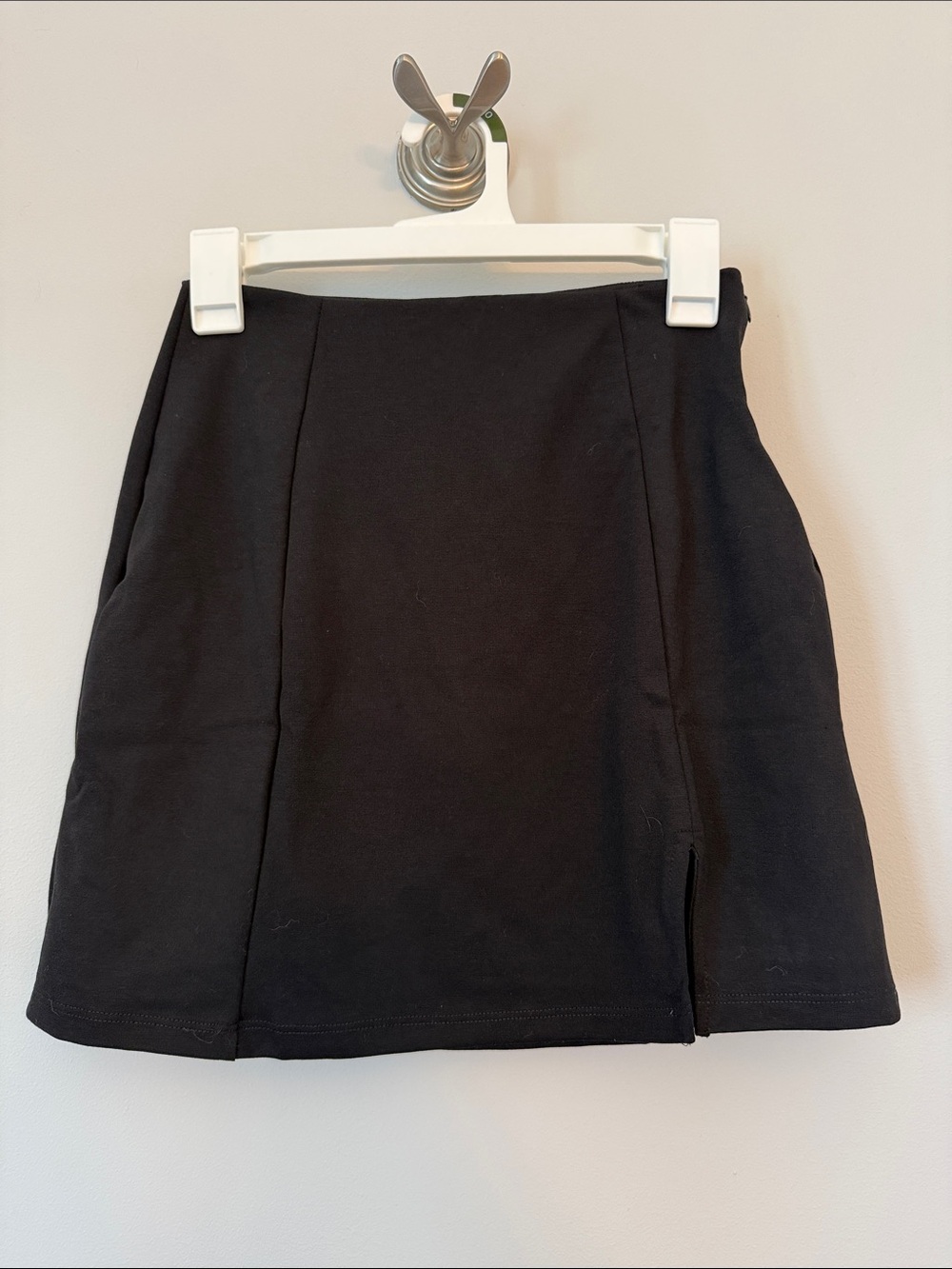 Classic Black Women's Mini Skirt - Sleek Everyday Style